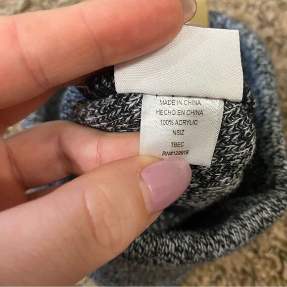 Levi’s All Season Comfy Leather Logo Patch Hero Beanie - Picture 9 of 9